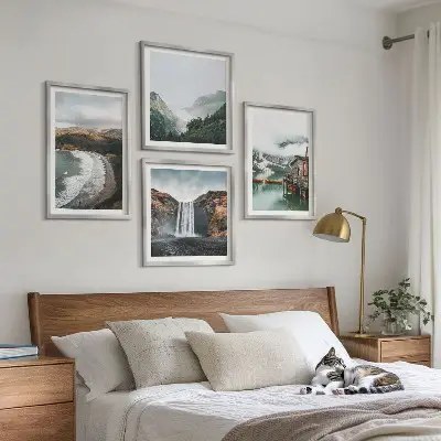 Set posters met lijst met afbeelding van bergstranden, wolken en water
