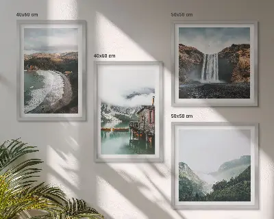 Set posters met lijst met afbeelding van bergstranden, wolken en water