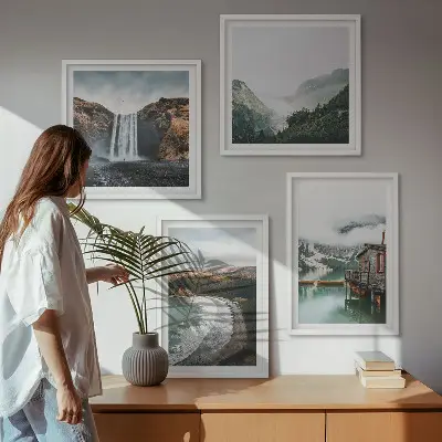 Set posters met lijst met afbeelding van bergstranden, wolken en water