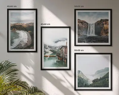 Set posters met lijst met afbeelding van bergstranden, wolken en water