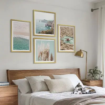 Posterset met lijsten strandgolven met gras en een hoed