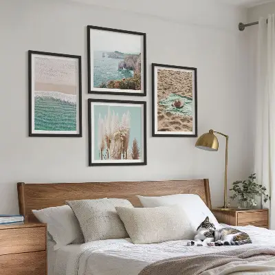 Posterset met lijsten strandgolven met gras en een hoed