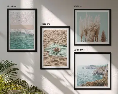 Posterset met lijsten strandgolven met gras en een hoed
