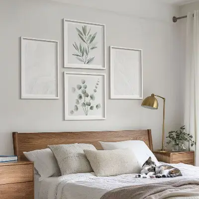 Set van posters met lijst met marmeren structuur en pastelkleurige takjes