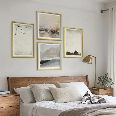Set van posters met lijst met afbeeldingen van vogels, rotsen, penseelstreken en versieringen