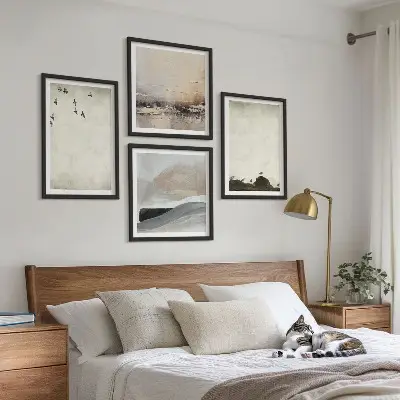 Set van posters met lijst met afbeeldingen van vogels, rotsen, penseelstreken en versieringen