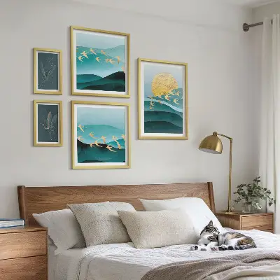 Moderne schilderijen set met een artistieke voorstelling van vogels en golven