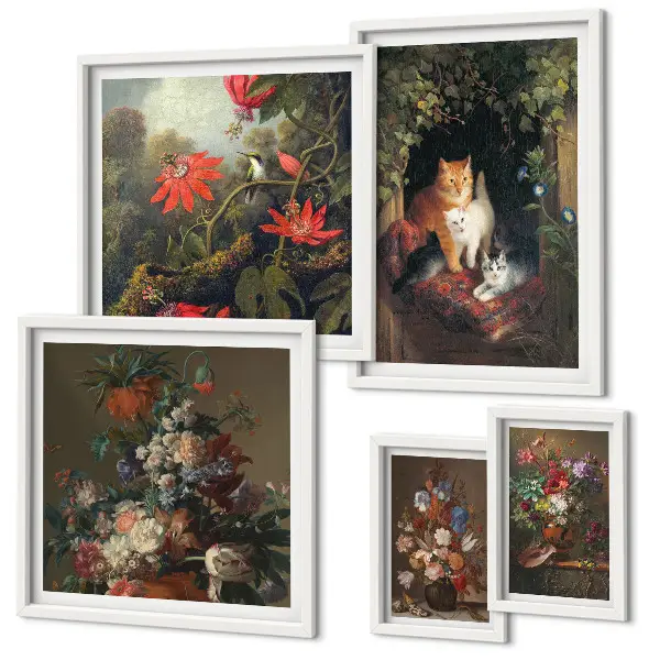 Wanddecoratie compositie met katten en bloemenprint in vintage stijl