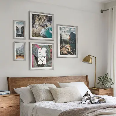 Moderne schilderijen set met landschappen van bergwatervallen