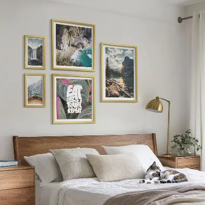 Moderne schilderijen set met landschappen van bergwatervallen
