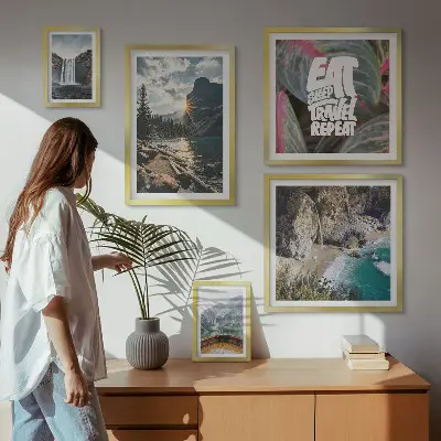 Moderne schilderijen set met landschappen van bergwatervallen