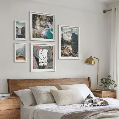 Moderne schilderijen set met landschappen van bergwatervallen