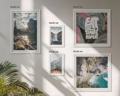 Moderne schilderijen set met landschappen van bergwatervallen