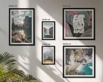 Moderne schilderijen set met landschappen van bergwatervallen
