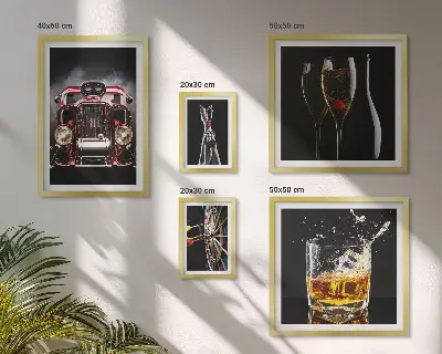 Gallery wall met stijlvolle retro auto- en drankthema's