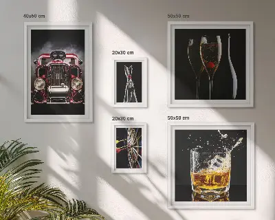 Gallery wall met stijlvolle retro auto- en drankthema's