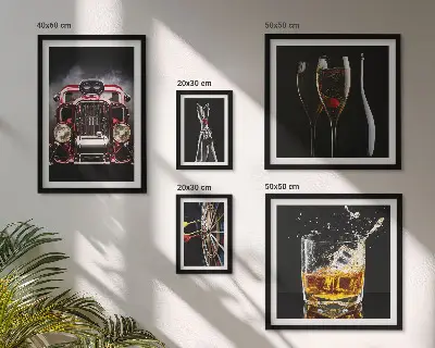 Gallery wall met stijlvolle retro auto- en drankthema's