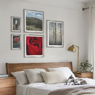 Wanddecoratie compositie met natuurlijke bloemen in verschillende stijlen