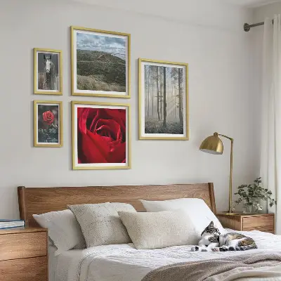 Wanddecoratie compositie met natuurlijke bloemen in verschillende stijlen