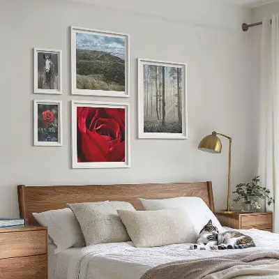 Wanddecoratie compositie met natuurlijke bloemen in verschillende stijlen