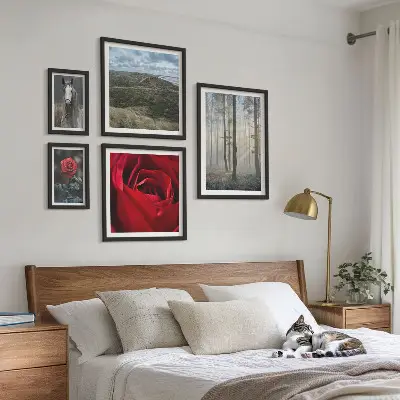 Wanddecoratie compositie met natuurlijke bloemen in verschillende stijlen