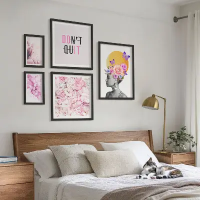 Gallery wall Bloemmotieven met een vrouw