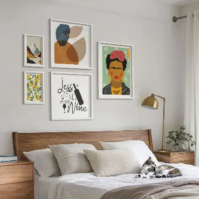 Set van moderne schilderijen met abstracte portretten in boho-stijl