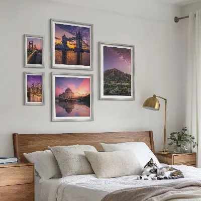 Moderne schilderijen set met nachtelijke bergdorp landschappen