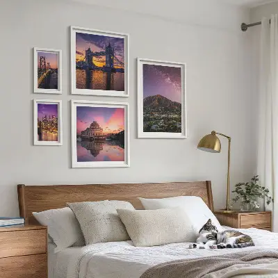 Moderne schilderijen set met nachtelijke bergdorp landschappen