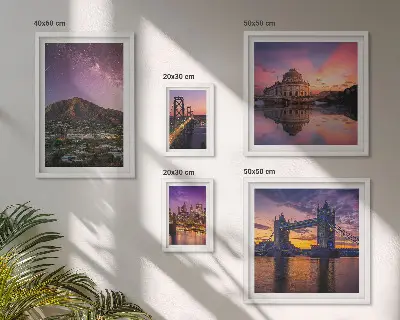 Moderne schilderijen set met nachtelijke bergdorp landschappen