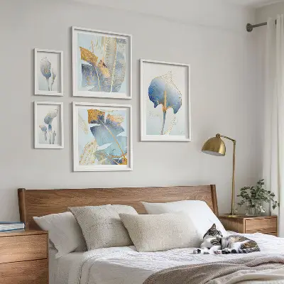 Gallery wall stijlvolle bloemen met delicate natuurdetails
