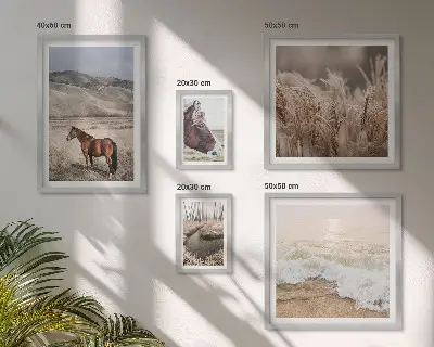 Moderne schilderijenset met landschappen van paarden bij het water