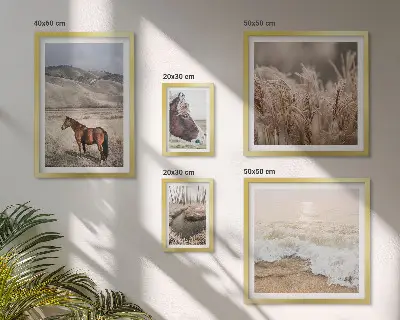 Moderne schilderijenset met landschappen van paarden bij het water