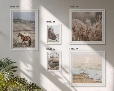 Moderne schilderijenset met landschappen van paarden bij het water