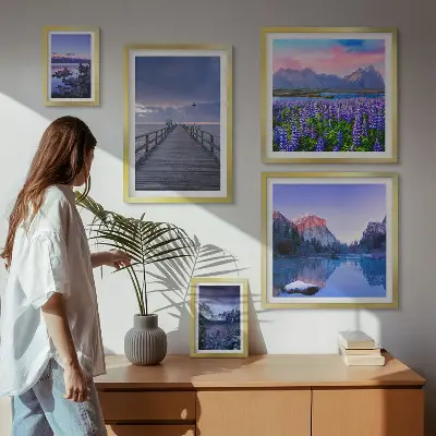 Gallery wall met berg- en kustlandschappen