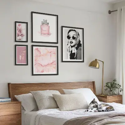 Gallerijmuur stijlvolle roze accenten