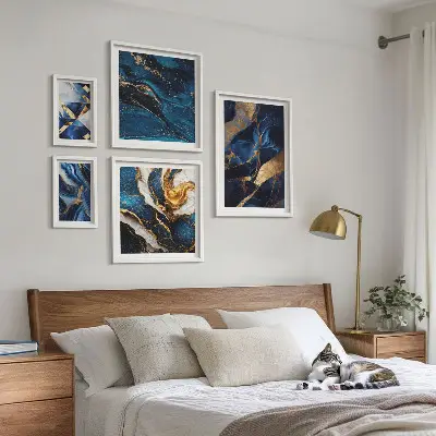 Wanddecoratie compositie met abstracte blauwe patronen