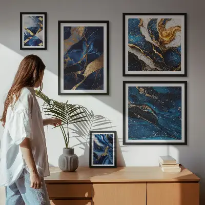 Wanddecoratie compositie met abstracte blauwe patronen