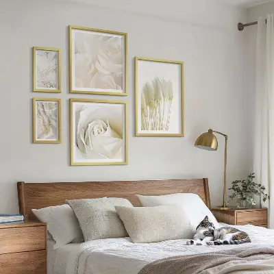 Gallery wall met witte rozenmarmeren accenten