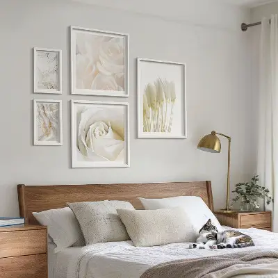 Gallery wall met witte rozenmarmeren accenten