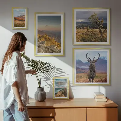 Set van moderne schilderijen met berglandschappen en wilde dieren