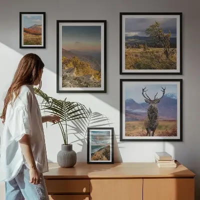 Set van moderne schilderijen met berglandschappen en wilde dieren