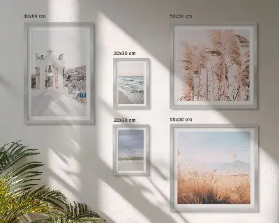 Gallery wall met stijlvolle kustlandschappen