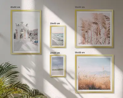 Gallery wall met stijlvolle kustlandschappen