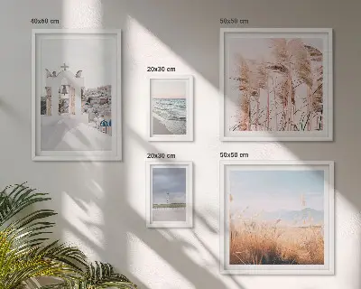 Gallery wall met stijlvolle kustlandschappen