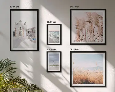 Gallery wall met stijlvolle kustlandschappen