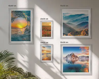 Gallery wall met natuurlandschappen van zee, bergen en bloemen
