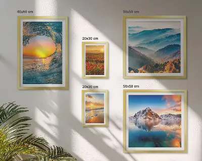 Gallery wall met natuurlandschappen van zee, bergen en bloemen