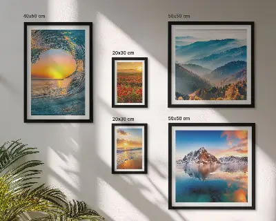 Gallery wall met natuurlandschappen van zee, bergen en bloemen