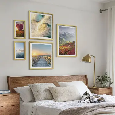 Moderne schilderijenset met afbeeldingen van landschappen, bergen, harten, golven en ballonnen